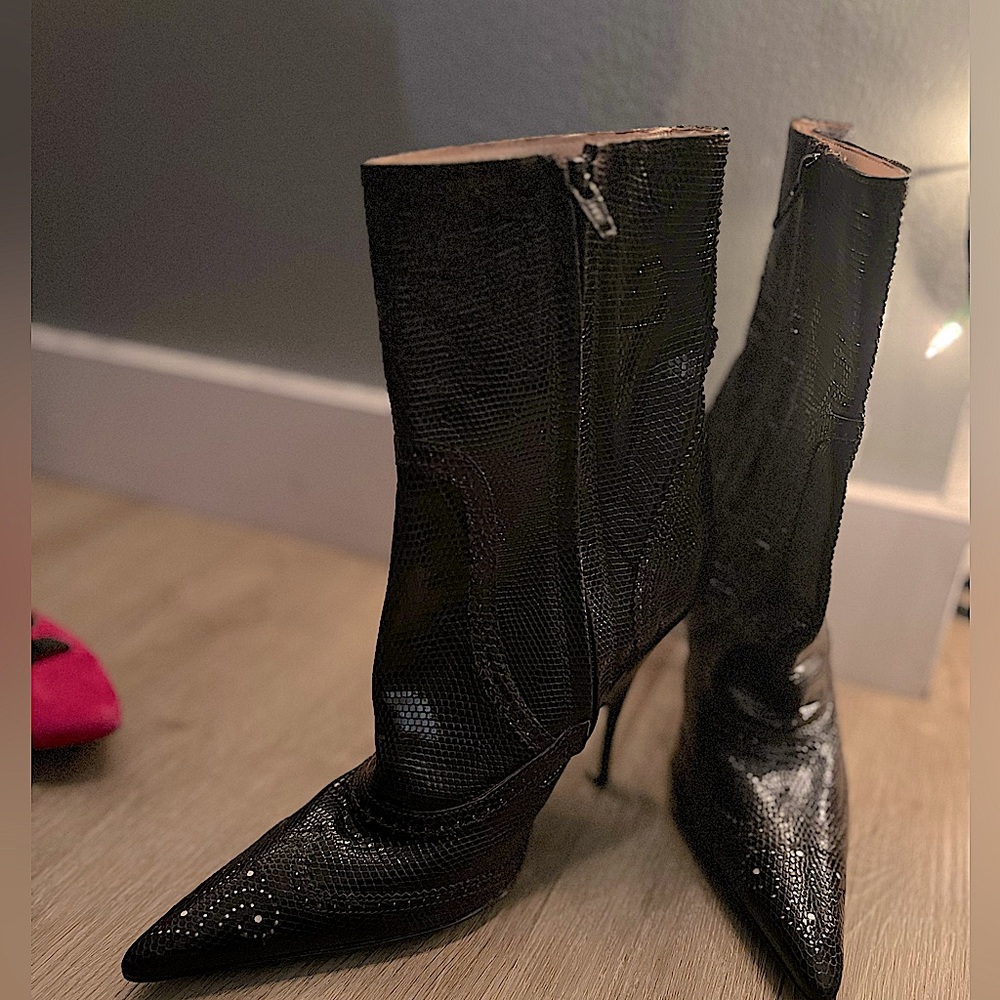 NEW GIANFRANCO FERRE LACE UP VITANGE BOOTS!